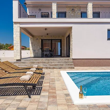 Novak Villaggio * Krnica